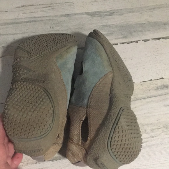 Merrell tan & blue lace up loafers with decorative cut-outs in front size 7 - Picture 5 of 5